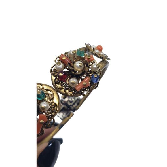 Vintage Ornate Brass Hinged Bangle Bracelet Filigree Faux Pearl Coral Glass Bead - Picture 4 of 7